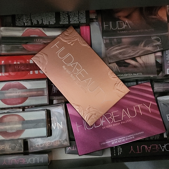 Makeup mystery bundle Retail 320- 350 - Picture 9 of 13